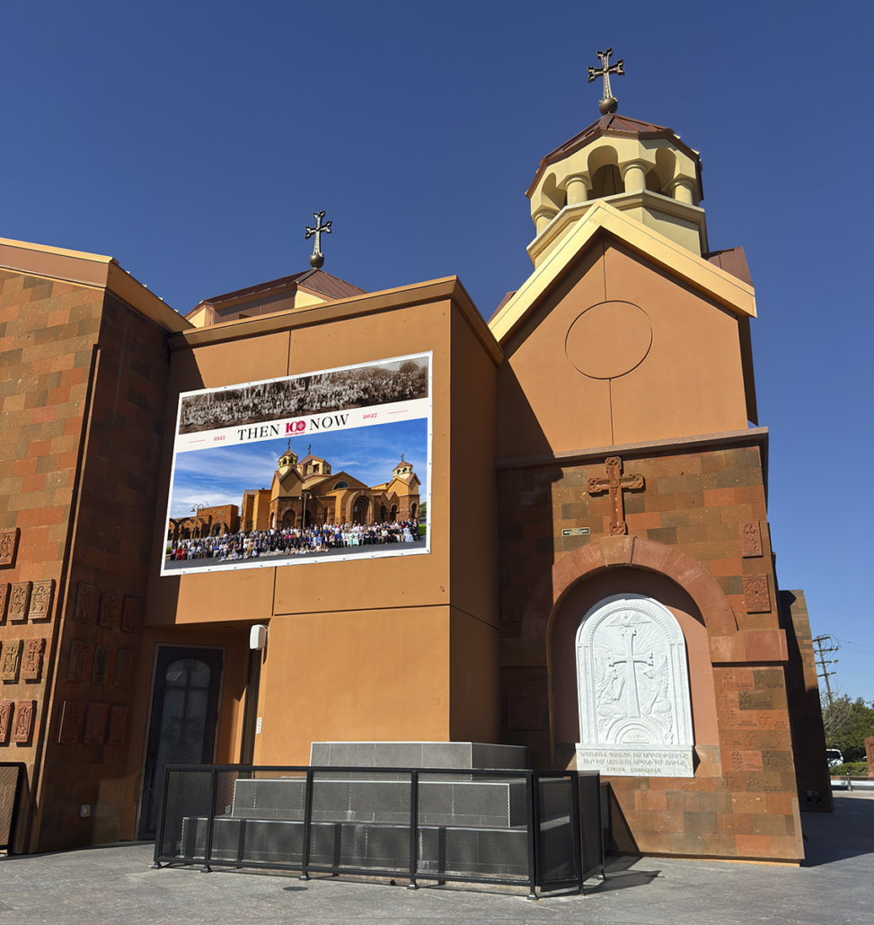 instalacion_del_mural_then_and_now_2_por_epostle_para_la_diocesis_occidental